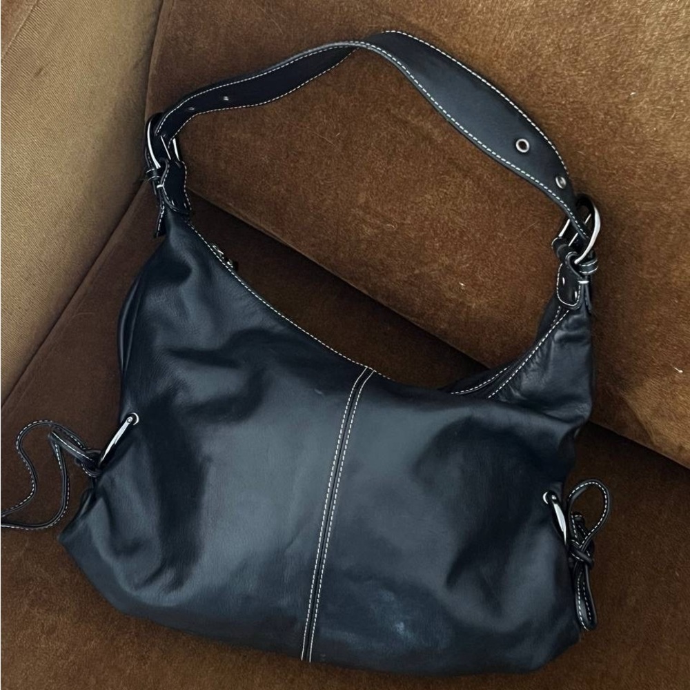 Danier Black Leather Hobo Bag - Picture 4 of 8